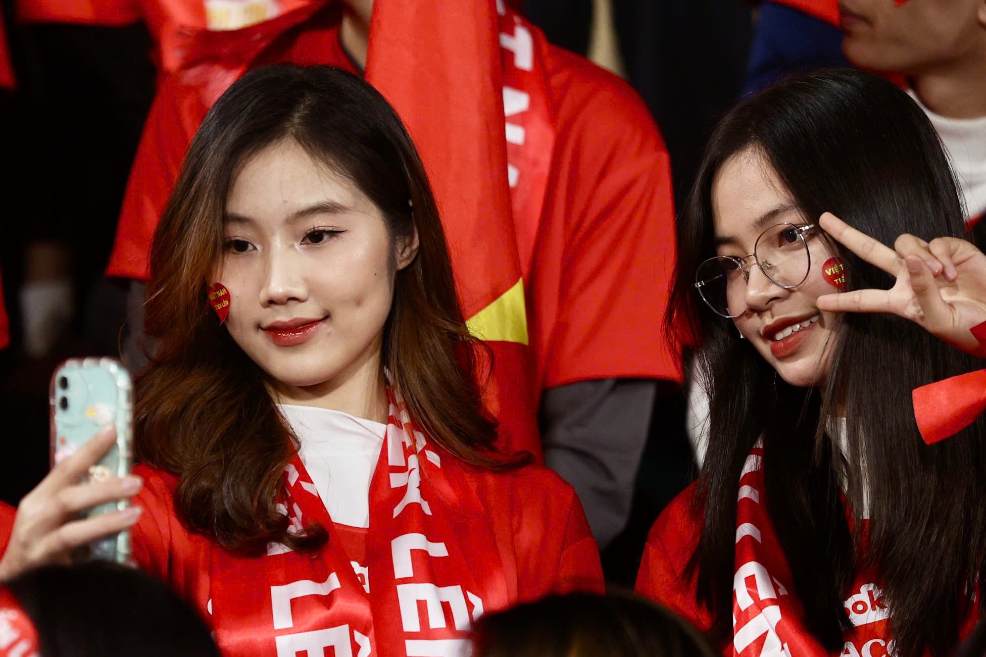 Khong khi soi dong truoc chung ket Viet Nam gap Thai Lan hinh anh
