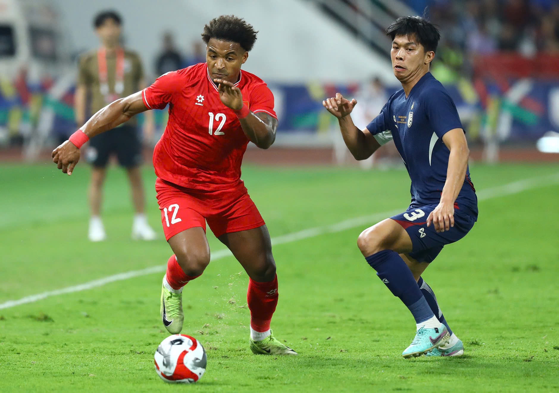 Xuan Son lam nen lich su voi cu dup danh hieu ca nhan hinh anh