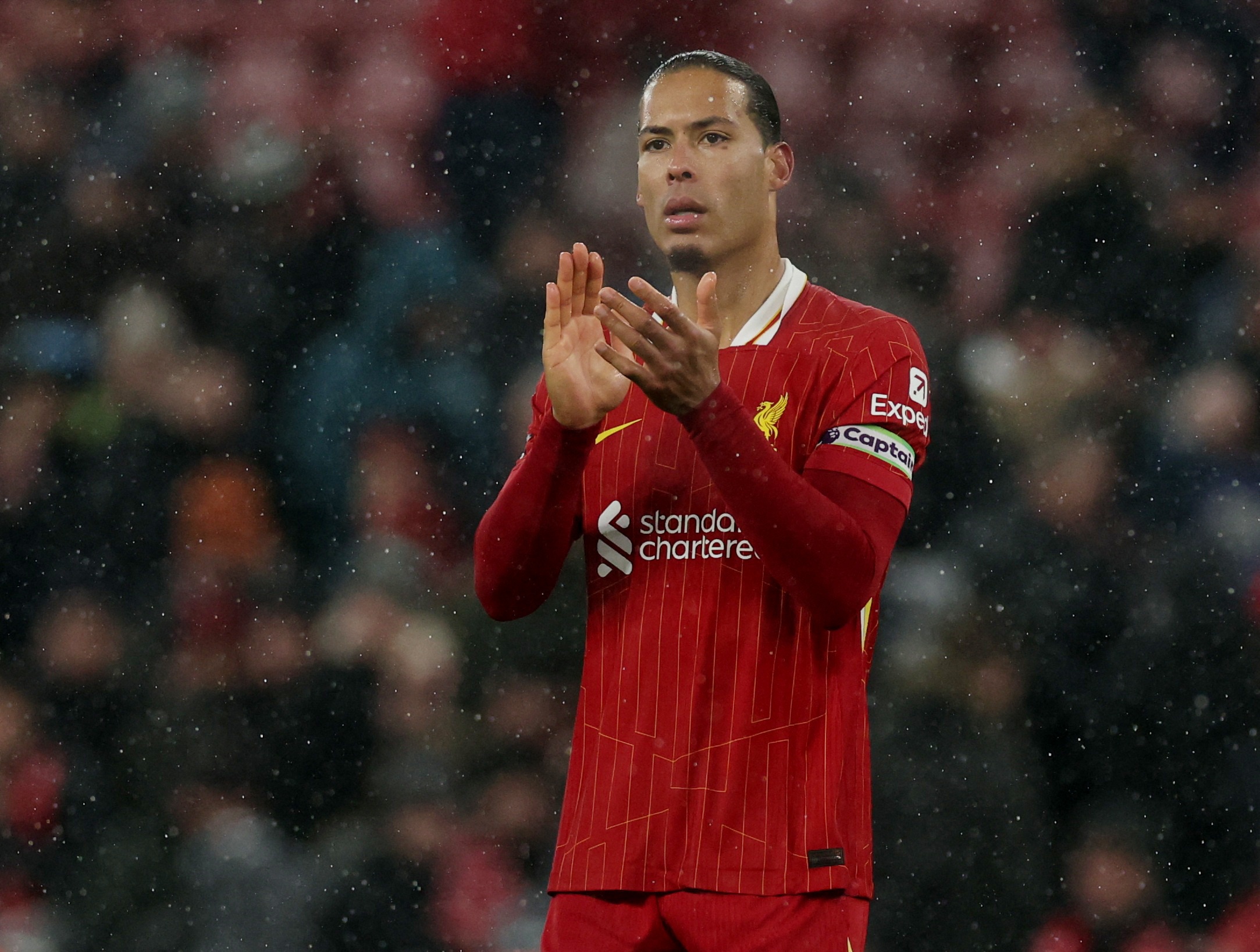 Real Madrid tu choi Van Dijk hinh anh