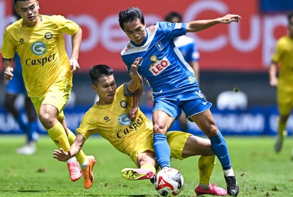 Phan ung cua Ngoc Tan khi doi thu Thai Lan tra bong fair-play hinh anh