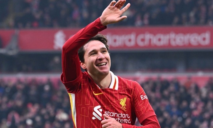 Chiesa ghi ban dau tien cho Liverpool hinh anh