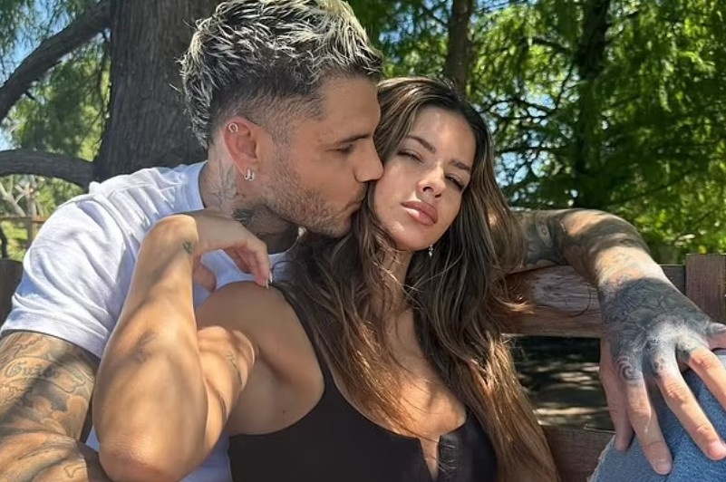 Icardi cong khai ban gai sau be boi tinh duc hinh anh