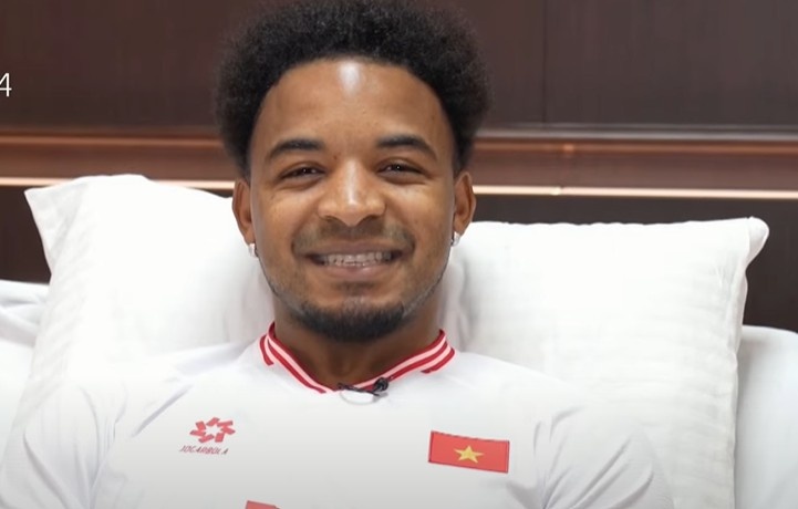 Xuan Son hat Quoc ca trong ngay tuyen Viet Nam duoc vinh danh hinh anh