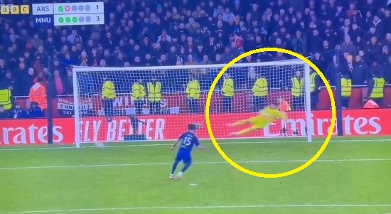 Thu mon Arsenal bat penalty do te hinh anh