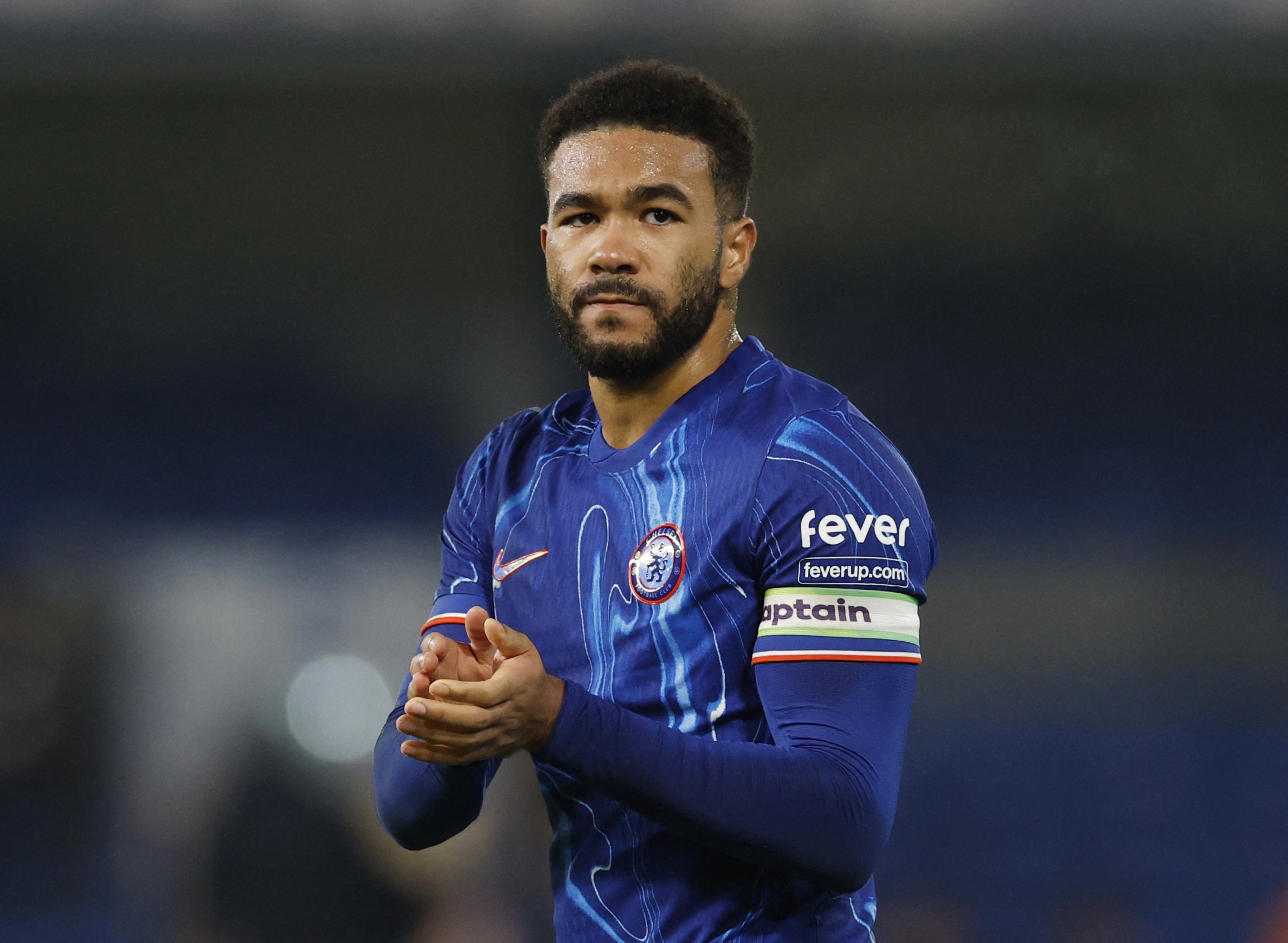 Chelsea chim trong khung hoang hinh anh