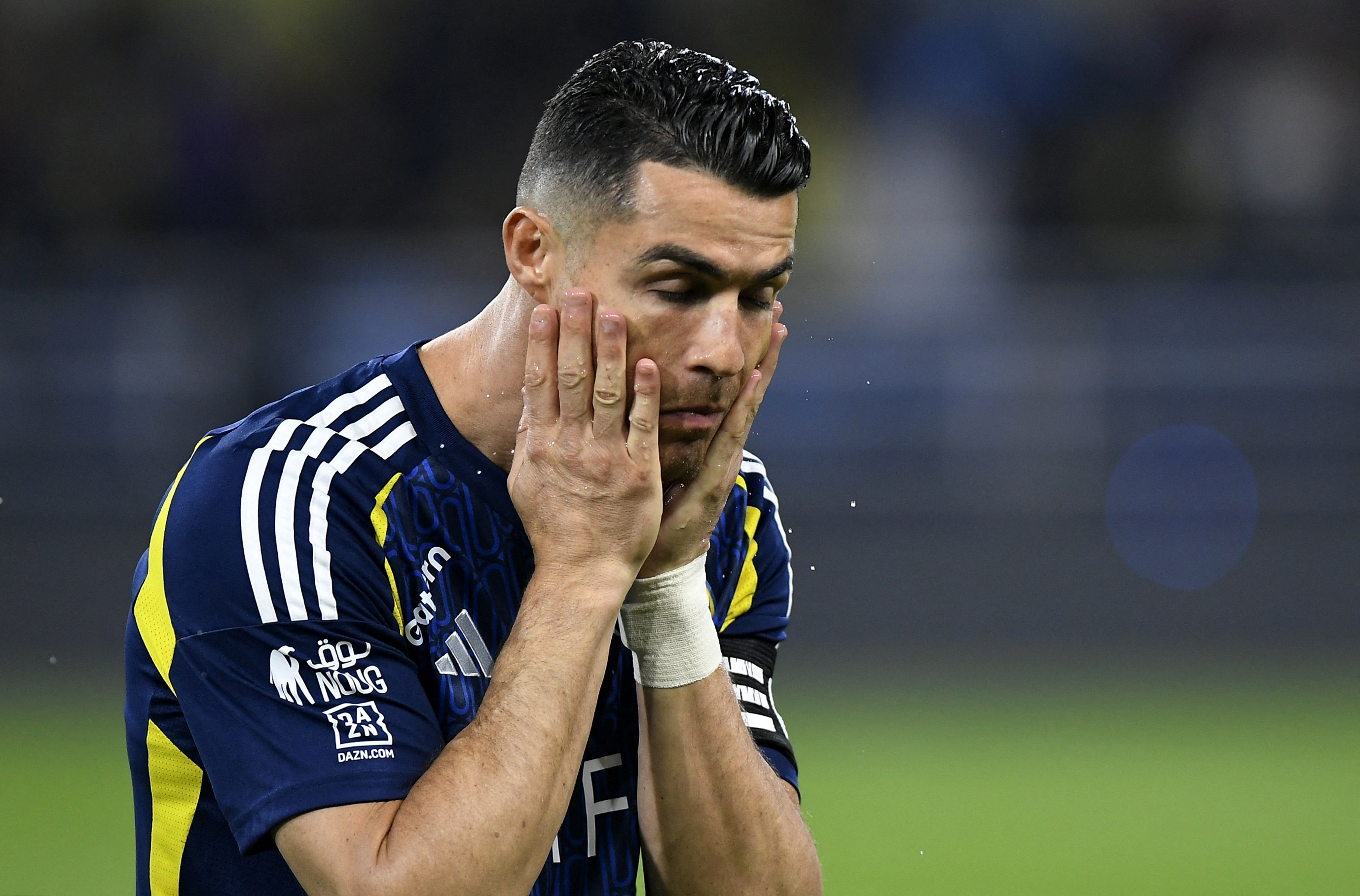 Doi cua Ronaldo het cua vo dich? hinh anh