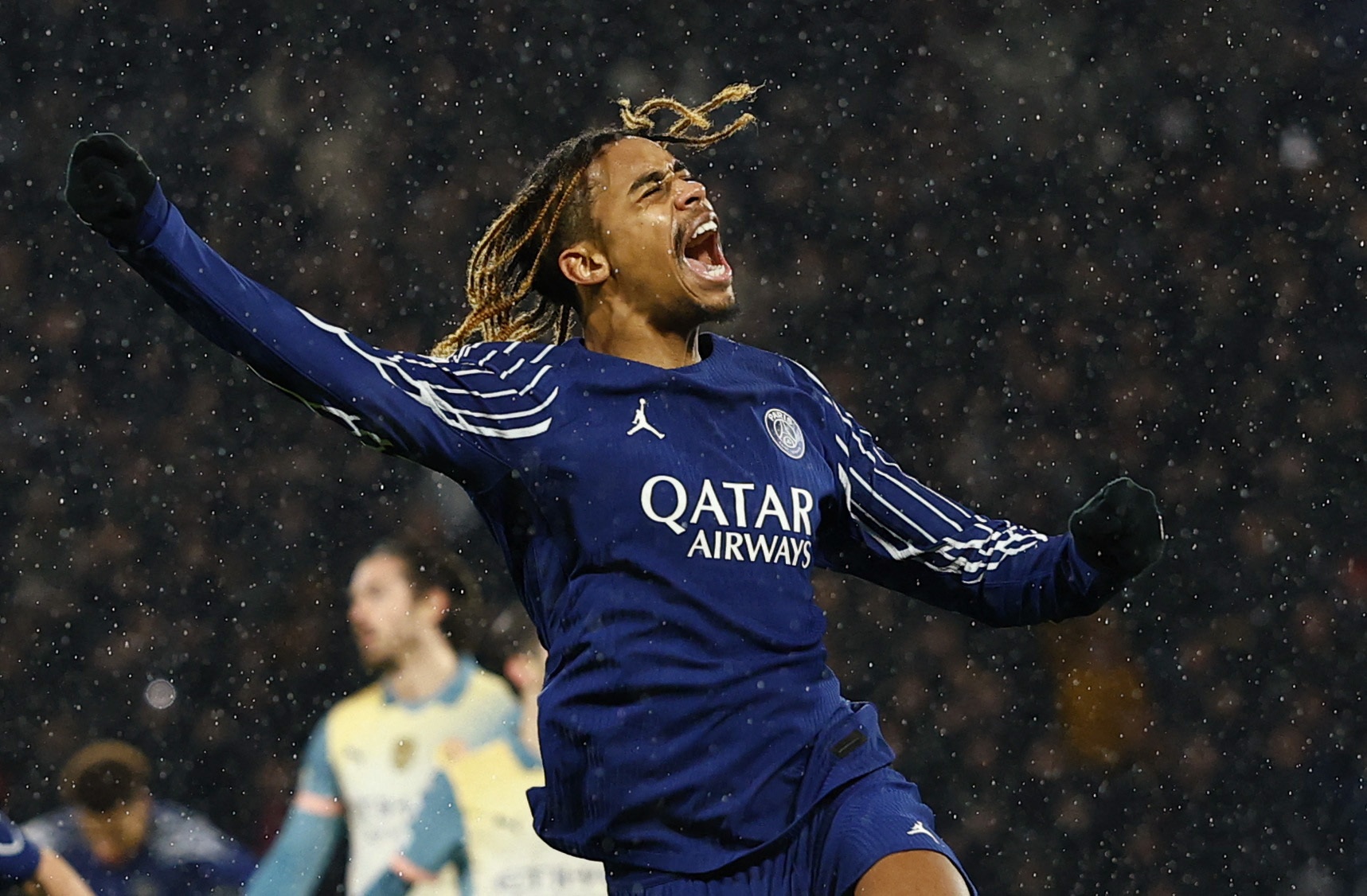 PSG loi nguoc dong khong tuong truoc Man City hinh anh