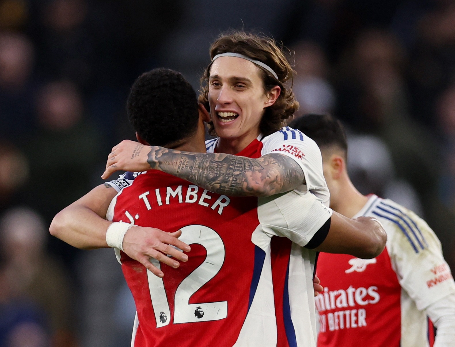 Arsenal gianh 3 diem trong tran cau co 2 the do hinh anh