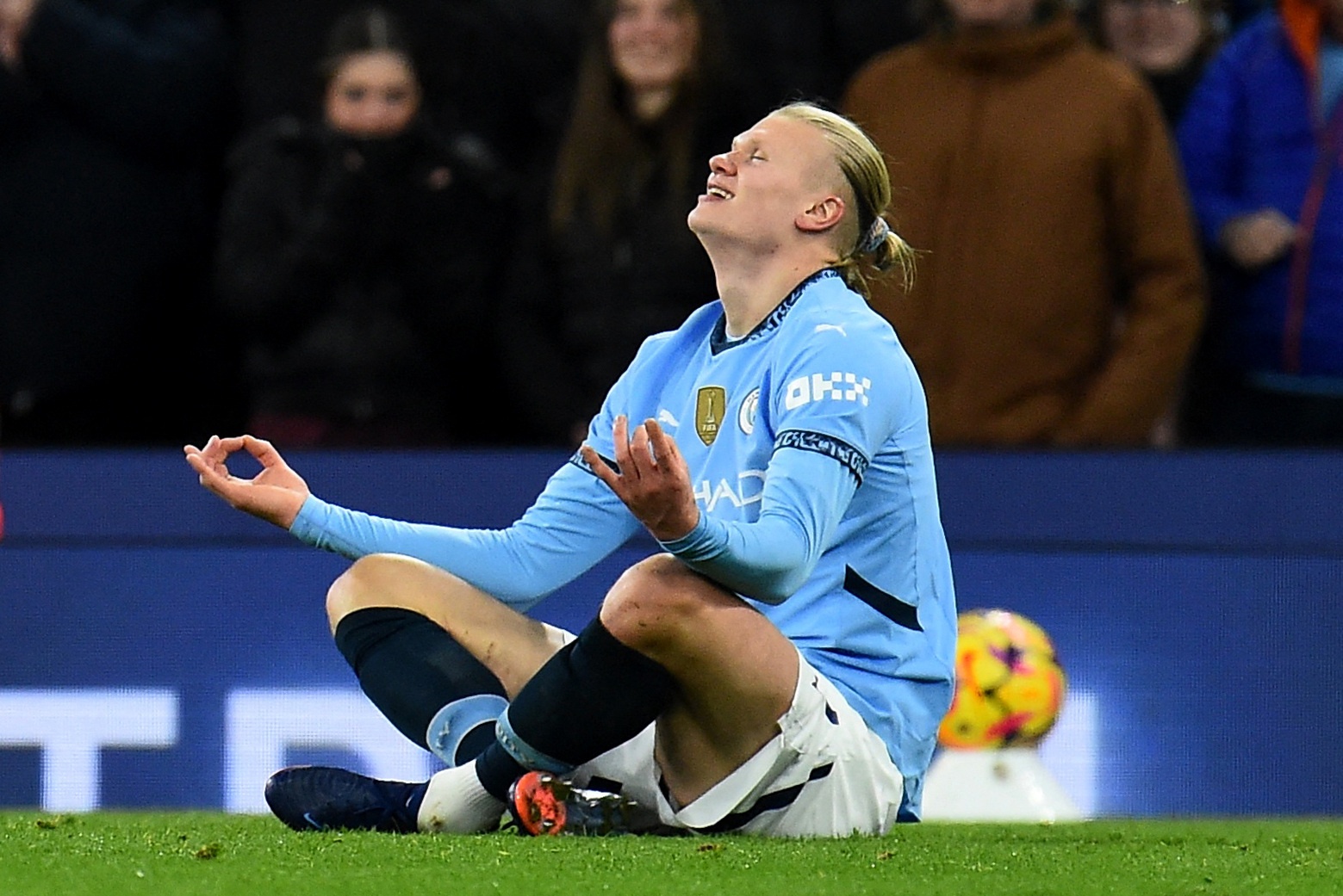 Haaland lap cu dup, Man City loi nguoc dong truoc Chelsea hinh anh