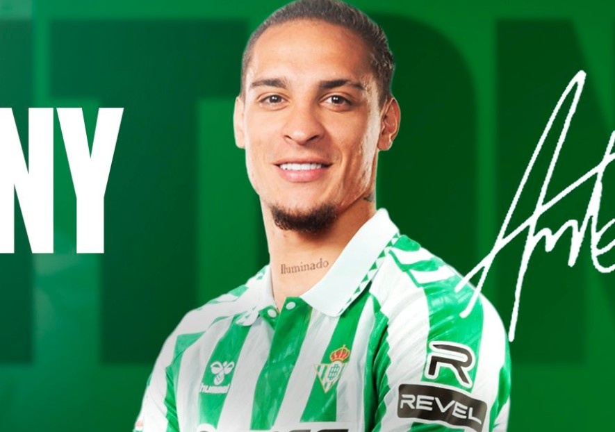 Antony co ben do moi hinh anh