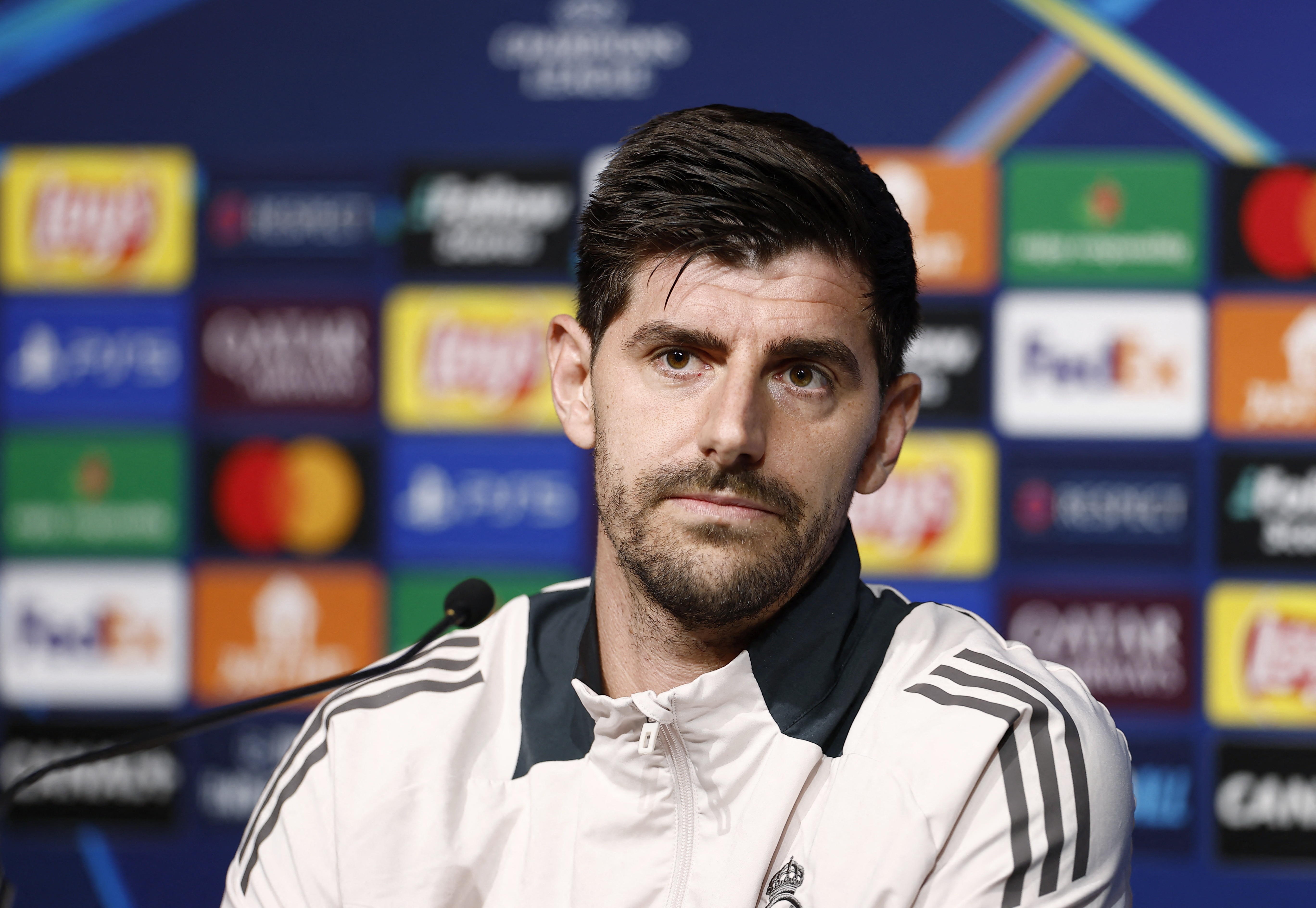 Courtois: 'Vinicius co biet tieng Anh dau' hinh anh