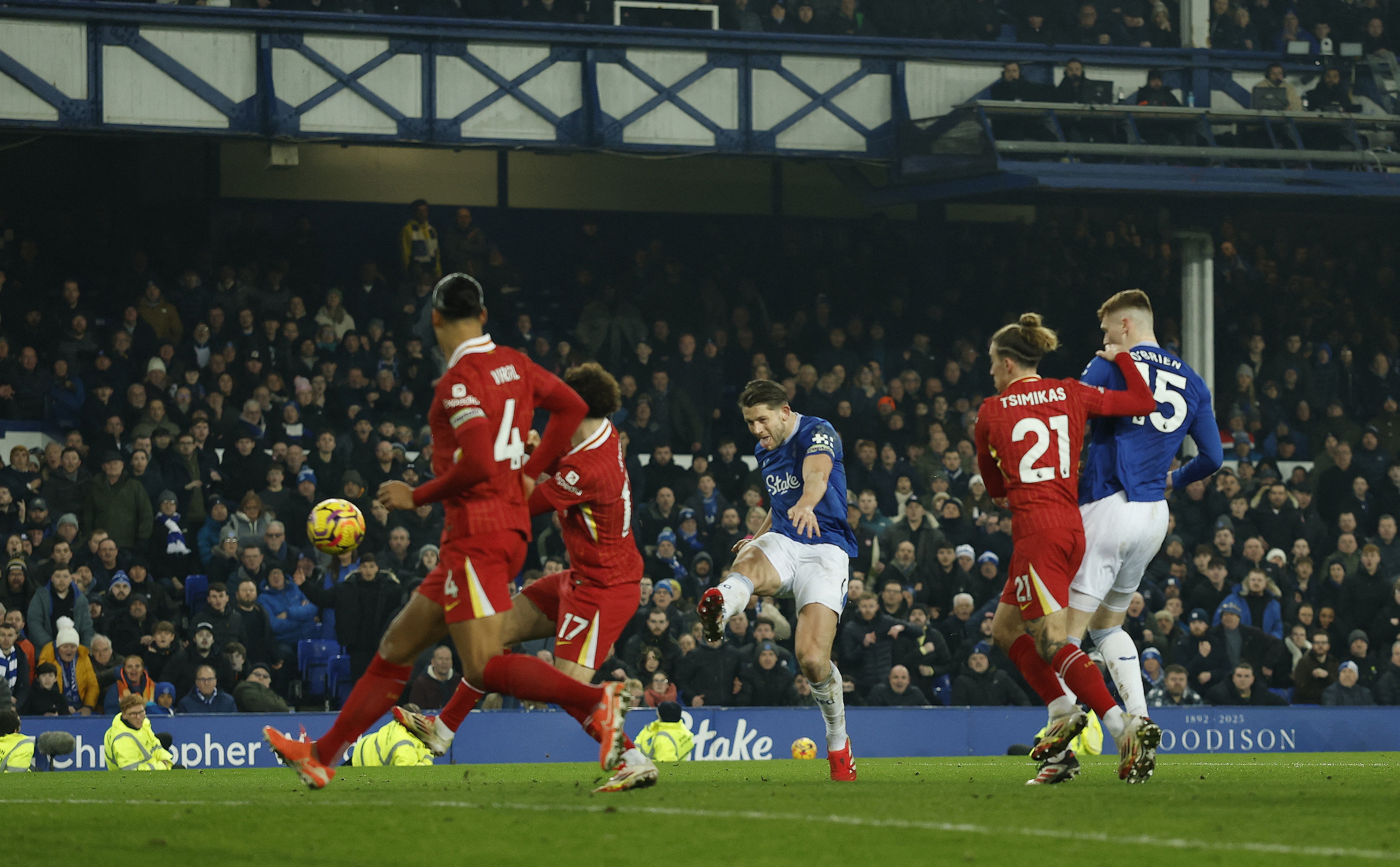 Everton dau Liverpool anh 1