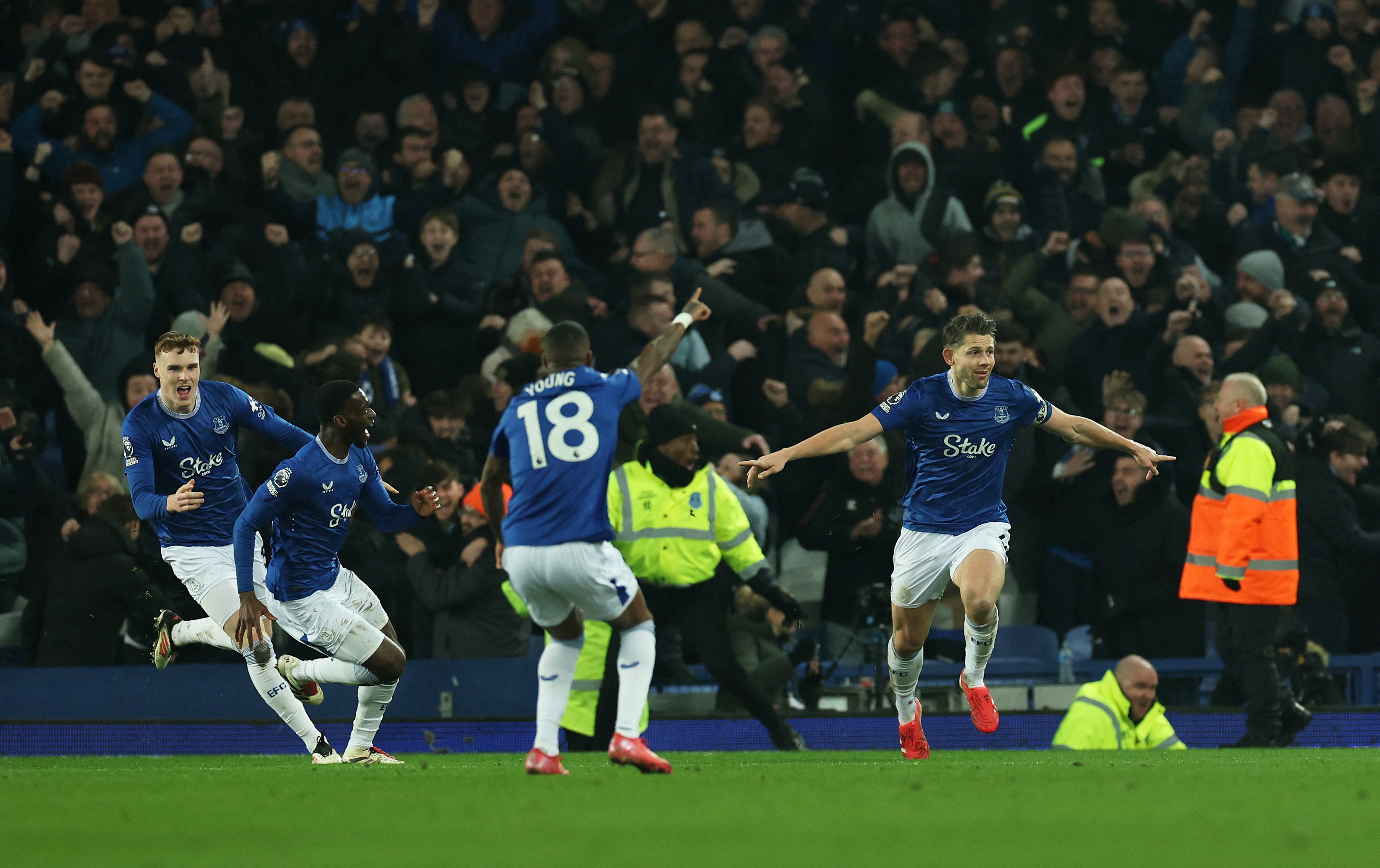 Everton dau Liverpool anh 3