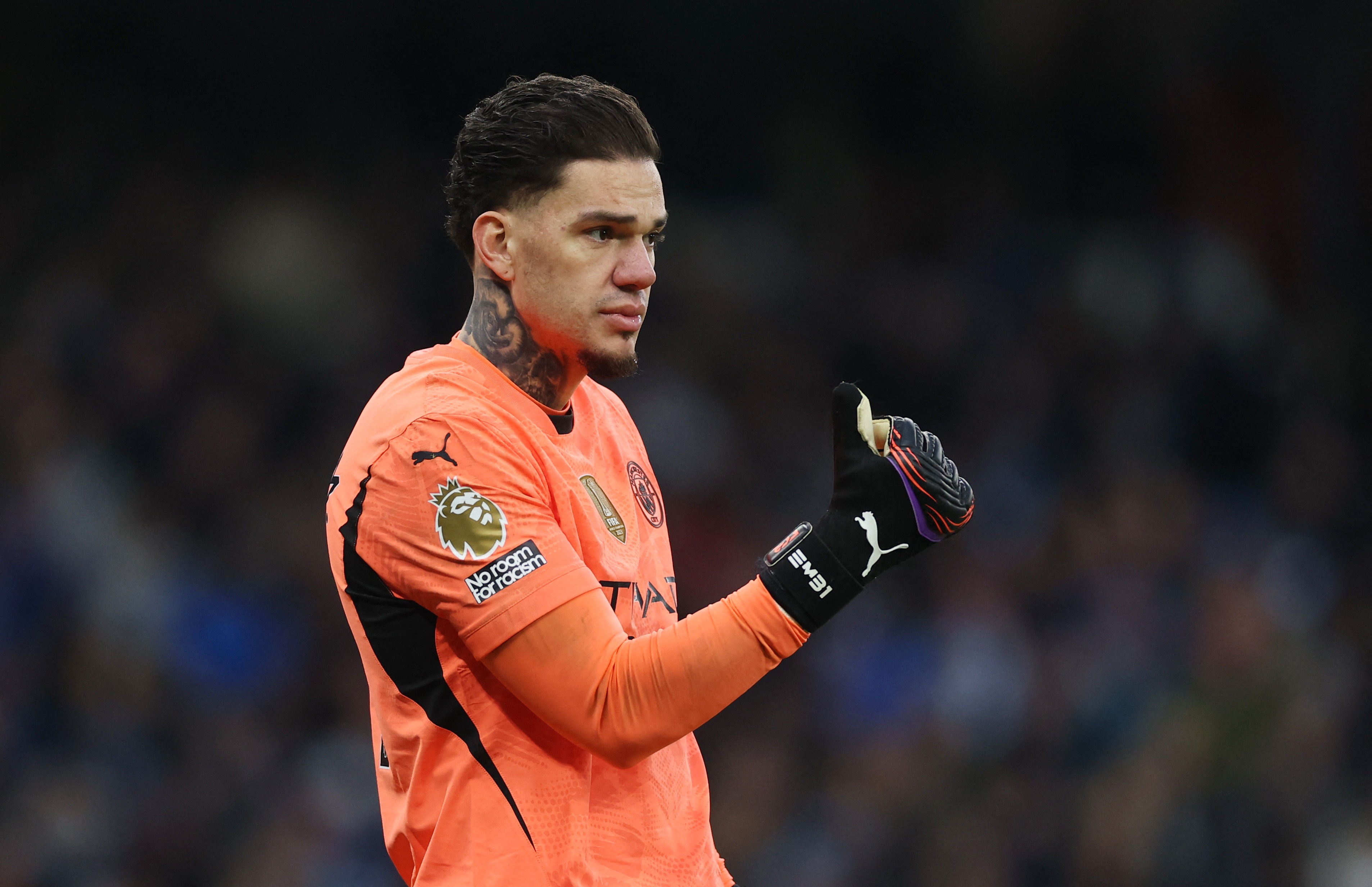 Ederson di vao lich su Premier League hinh anh
