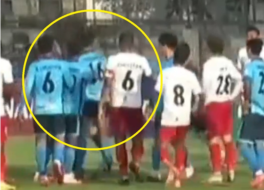 Cau thu Thai Lan dam trong tai sau khi nhan the do hinh anh