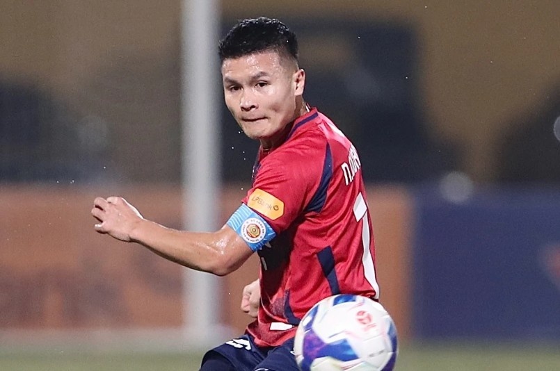 Quang Hai ghi ban tu cu sut set chinh xac hinh anh