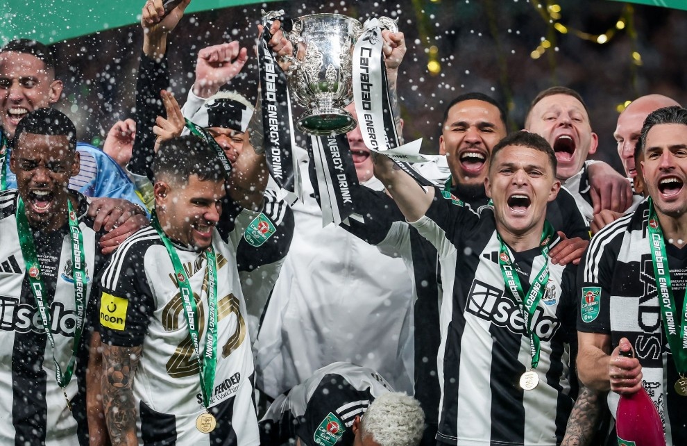 Nuoc mat trong ngay Newcastle giai con khat danh hieu sau 70 nam hinh anh