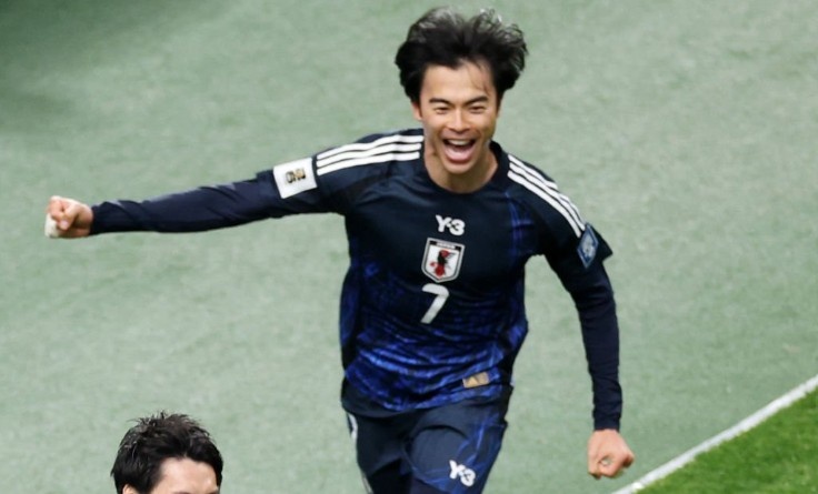 MU hoi mua Mitoma voi gia ky luc hinh anh