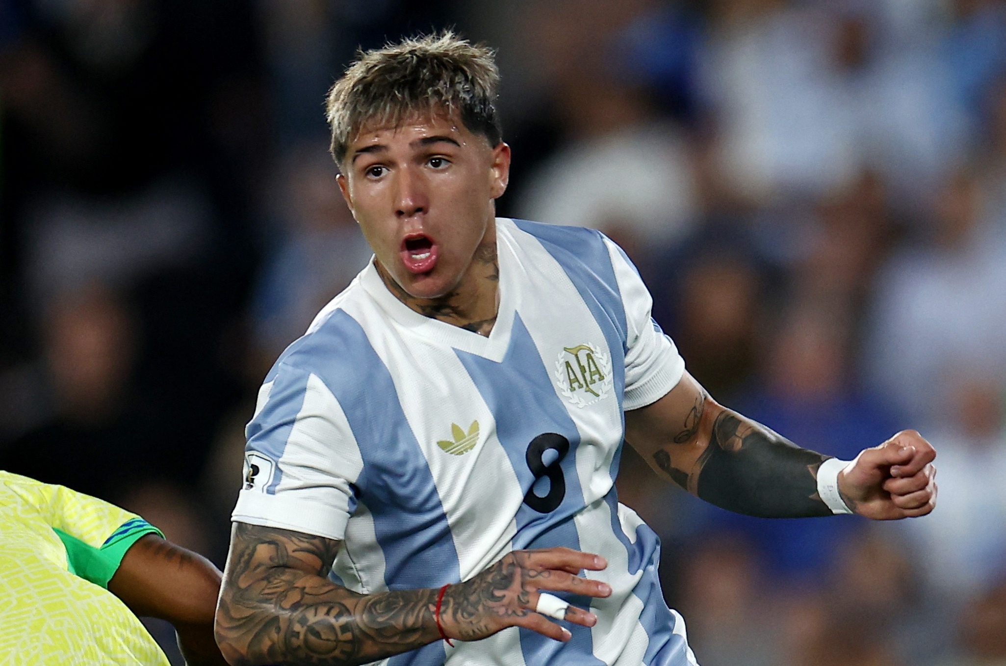 Dieu ky la trong tran Argentina gap Brazil hinh anh