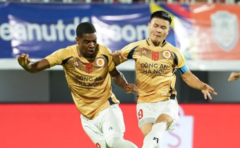 CLB CAHN guc nga truoc doi thu Indonesia hinh anh