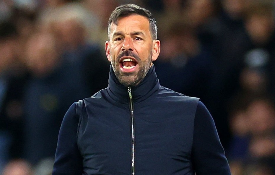 Cau thu Leicester chong doi Van Nistelrooy hinh anh