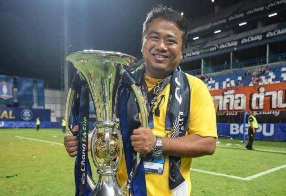 HLV U17 Thai Lan bi sa thai hinh anh