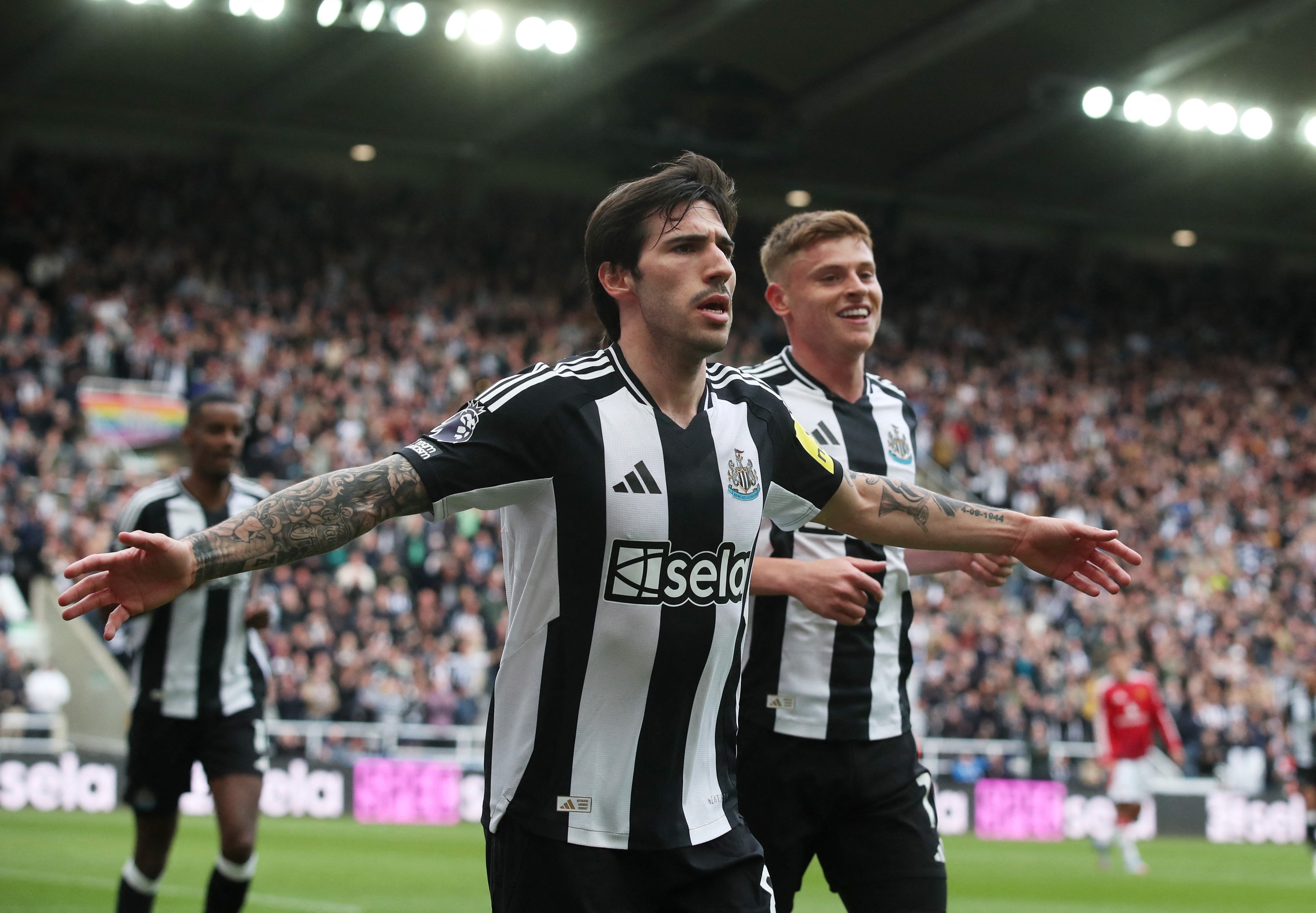 Newcastle dau MU anh 2