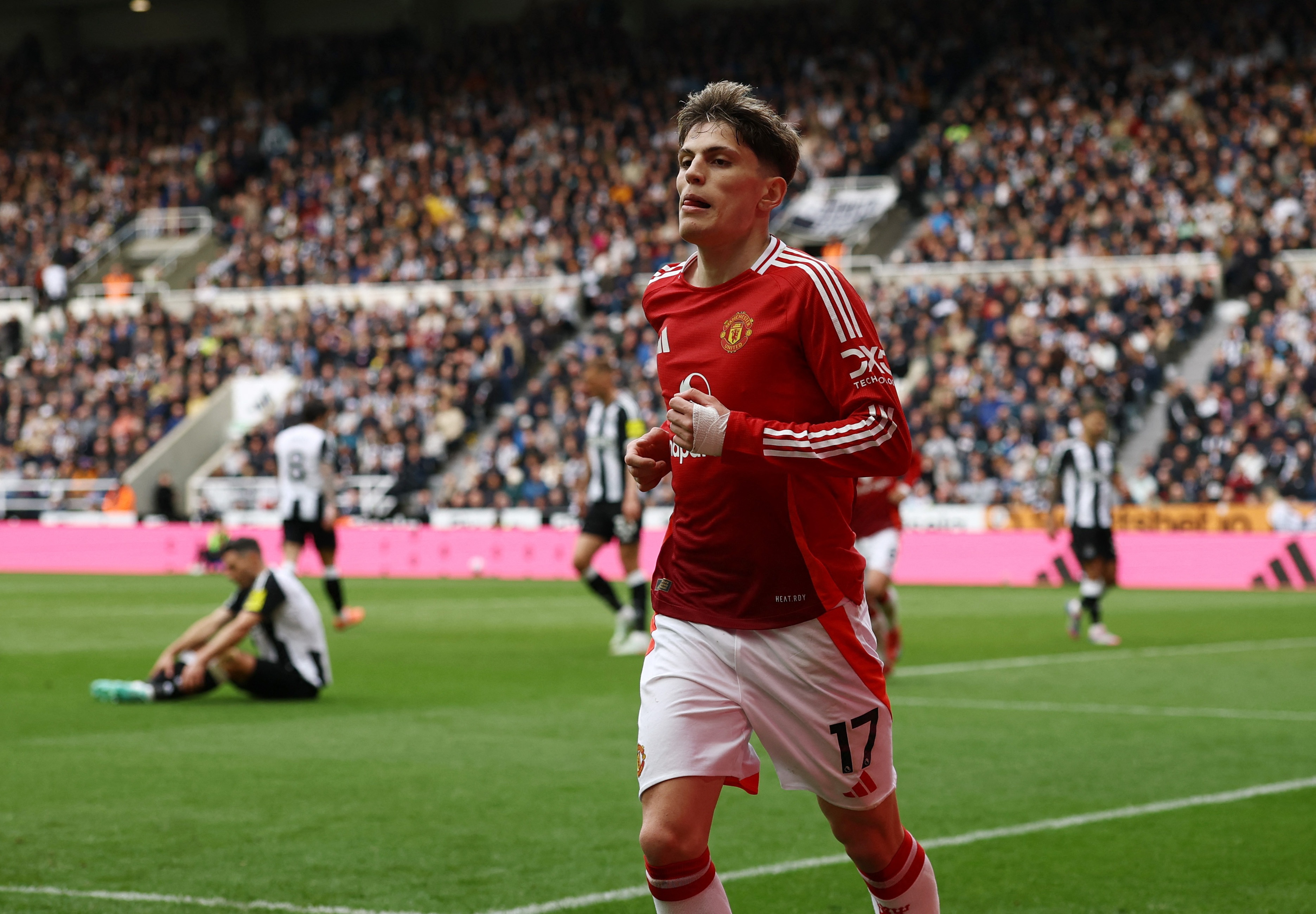 Newcastle dau MU anh 6