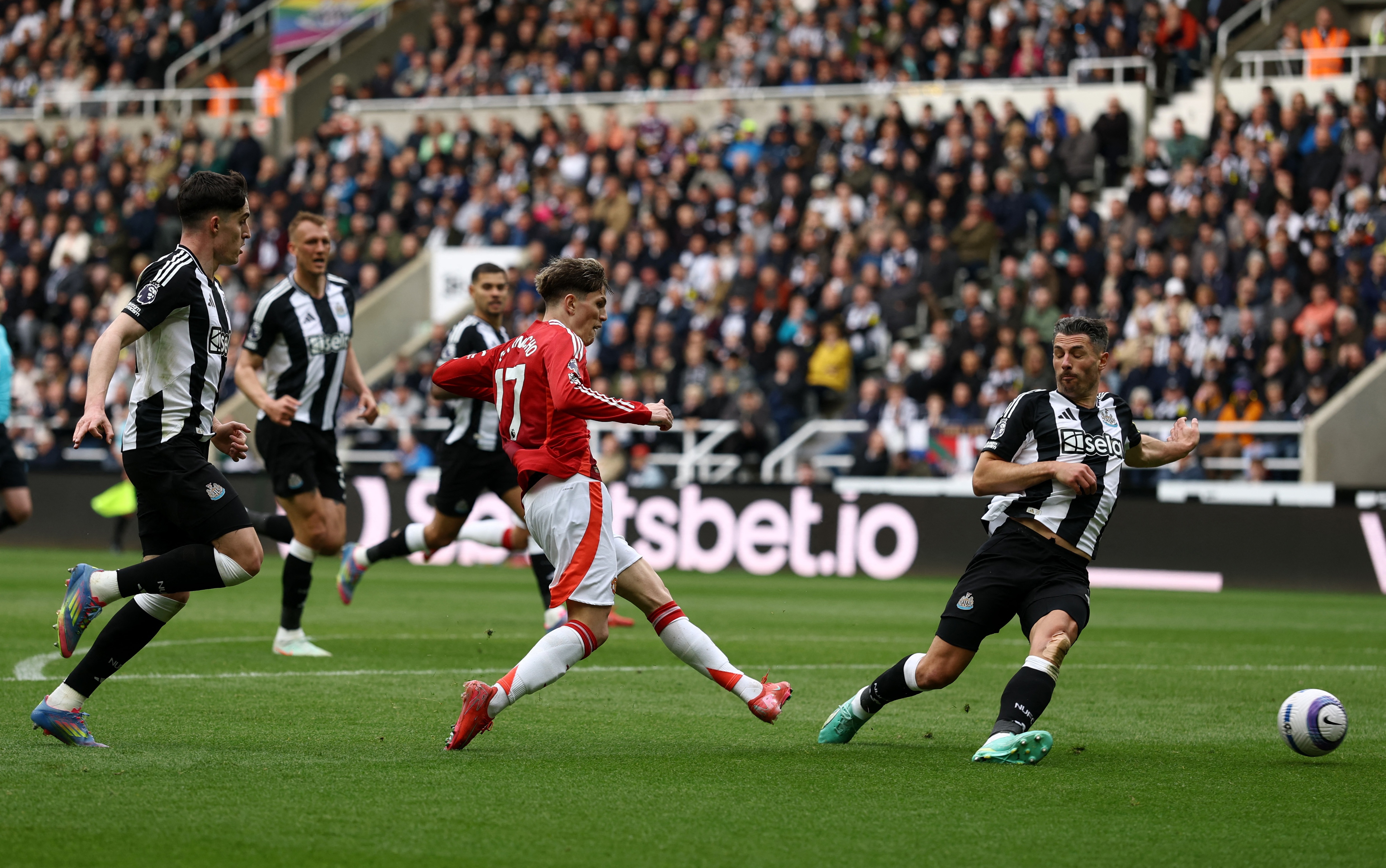 Newcastle dau MU anh 5