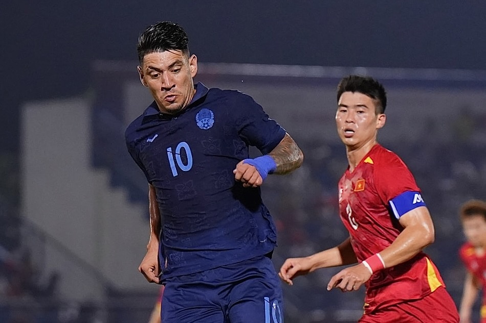 HLV Kim Sang-sik goi 2 cau thu Campuchia dau MU hinh anh