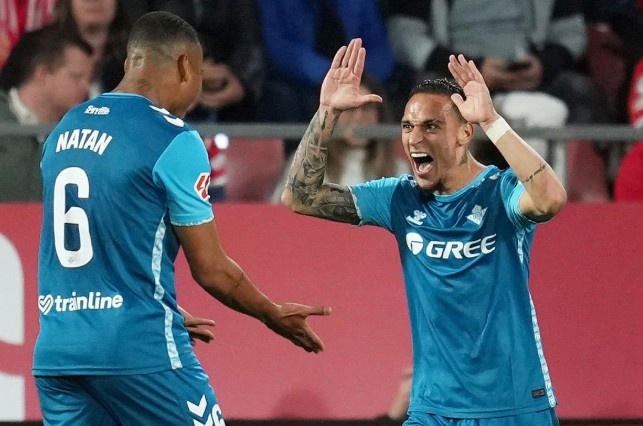 Antony ghi ban nhu Ronaldo hinh anh