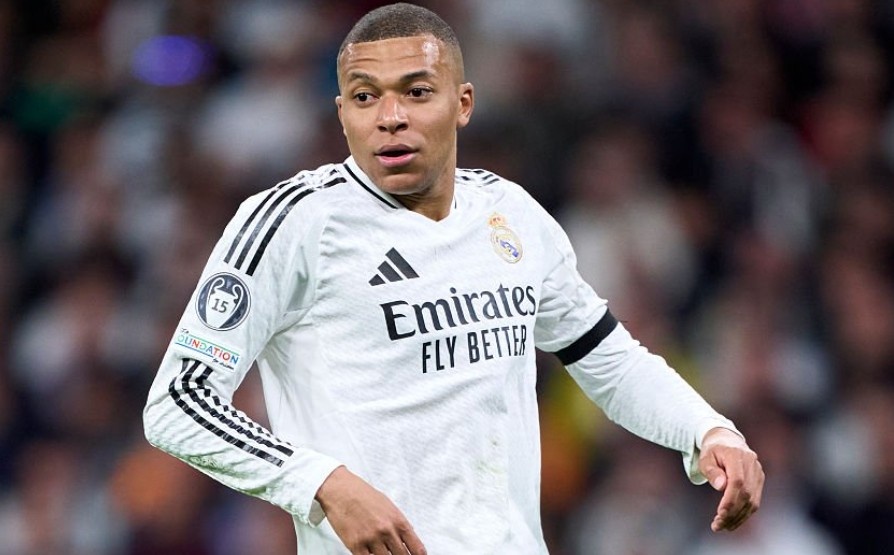 Real Madrid boc me trong tai truoc Sieu kinh dien hinh anh