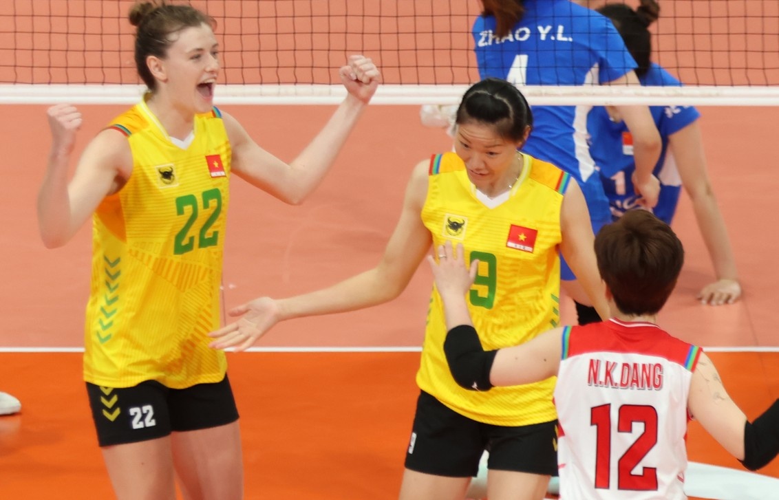 Dai dien Viet Nam vao ban ket giai bong chuyen chau A hinh anh