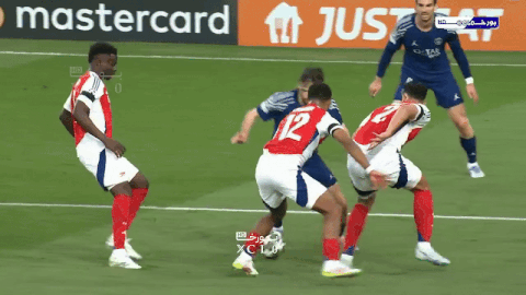Tranh cãi trong ngày Arsenal thua PSG