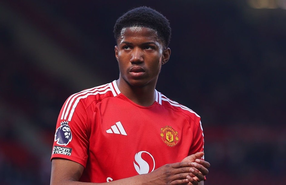 Cau thu 17 tuoi cung MU den Tay Ban Nha hinh anh