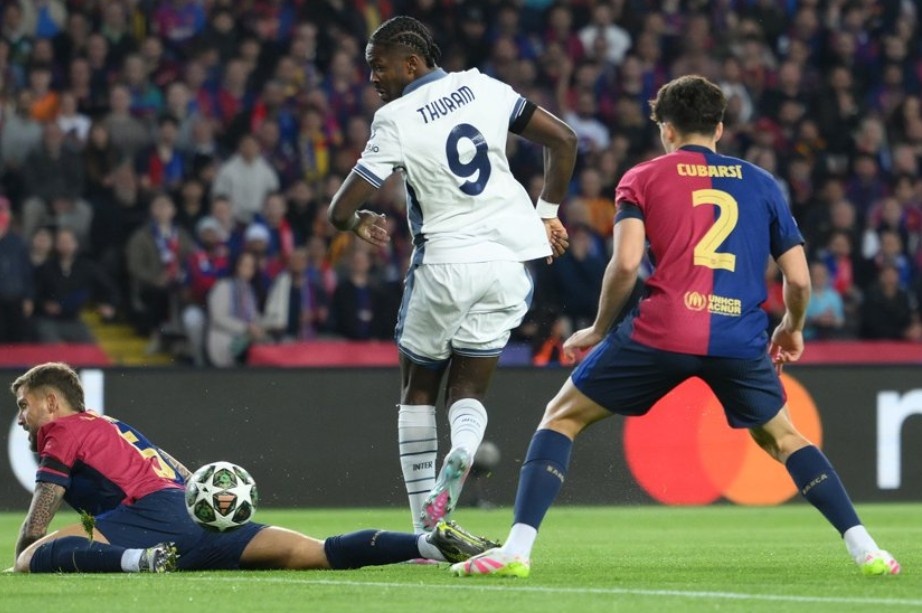 Cu danh got di vao lich su Champions League hinh anh