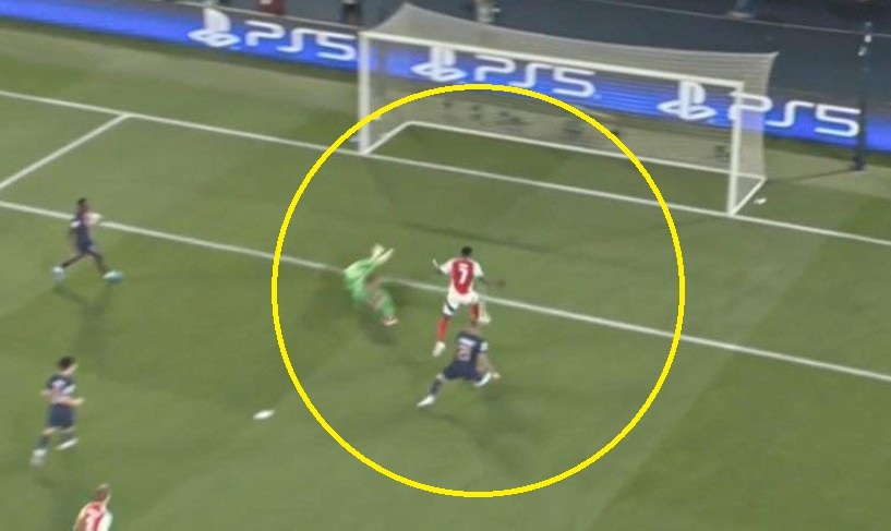 Khoanh khac khong tuong trong ngay Arsenal bi loai hinh anh