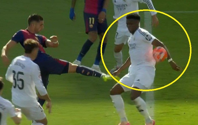 Trong tai Sieu kinh dien gay phan no hinh anh