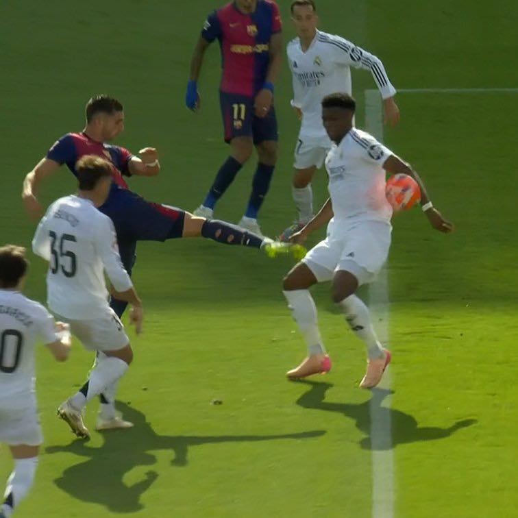 Barca dau Real anh 1