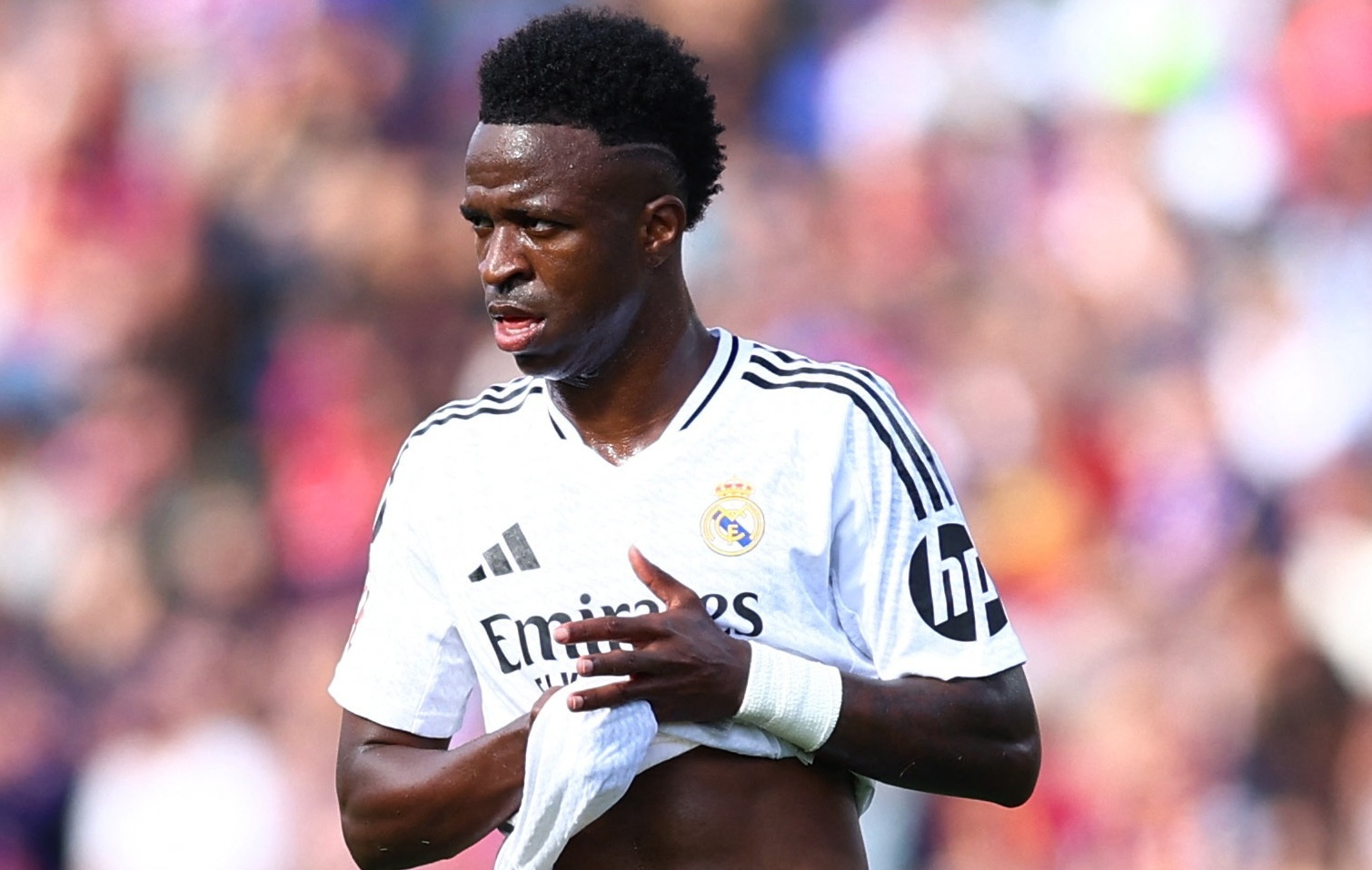 Quyet dinh cua Vinicius khi duoc de nghi luong 1 ty euro hinh anh