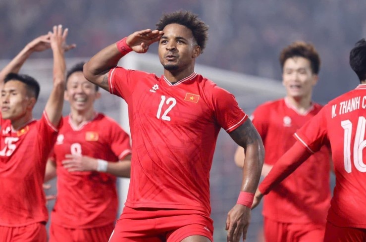 Xuan Son lo thoi diem tro lai san co hinh anh