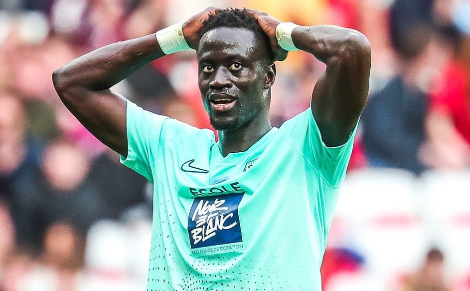 Tien dao Ligue 1 bi cam thi dau vi su dung thuoc lac hinh anh