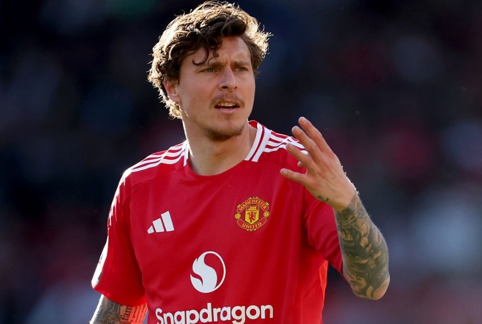 Cau thu thu ba roi MU he nay hinh anh