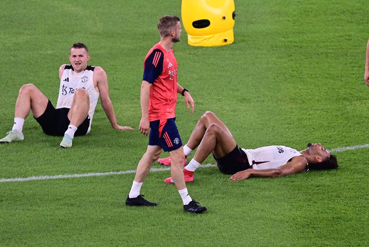 Dan sao MU tho doc trong buoi tap tai Bukit Jalil hinh anh