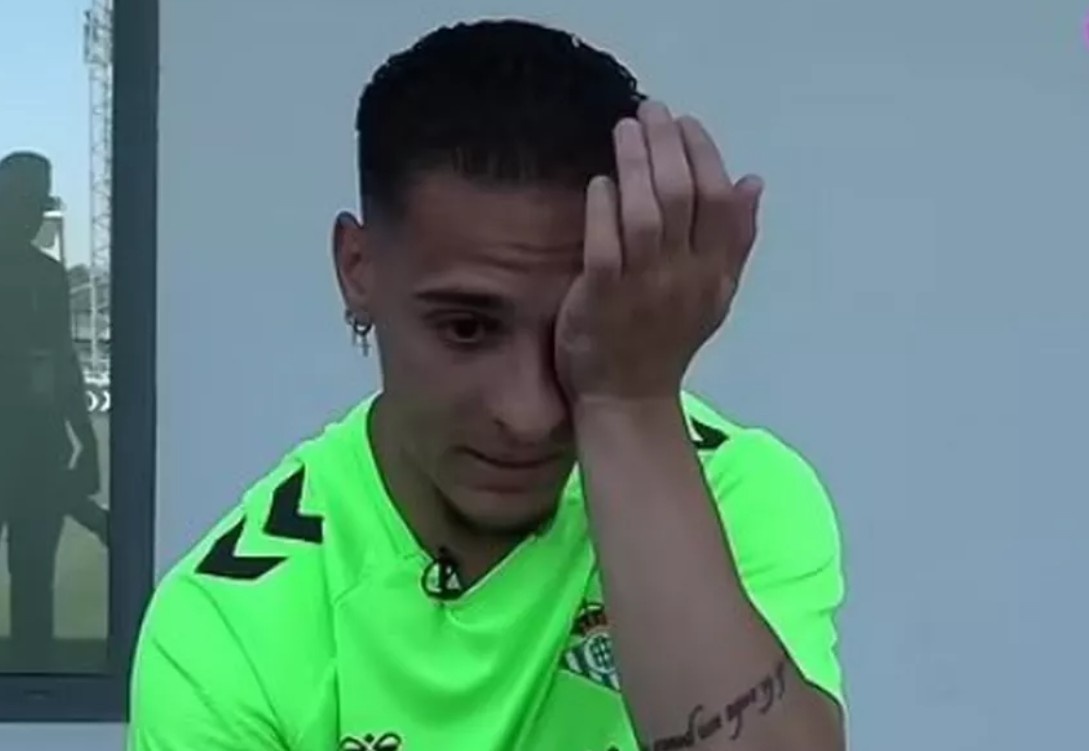 Antony lai khoc hinh anh