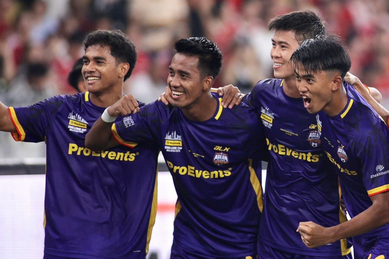 HLV Kim Sang-sik cung doi Dong Nam A thang MU hinh anh