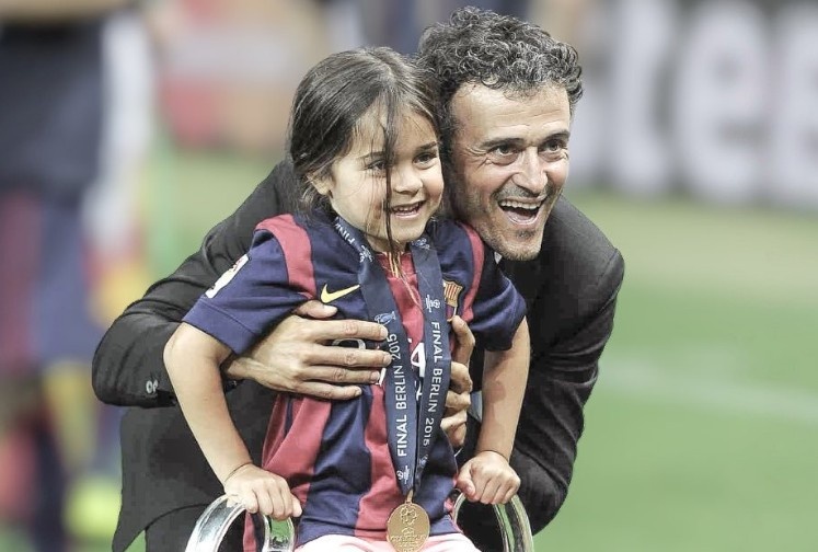 HLV Enrique gay xuc dong hinh anh