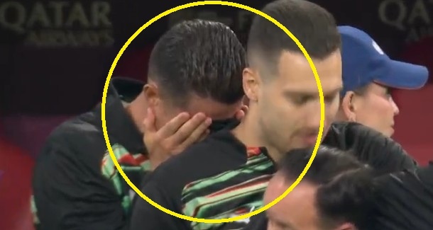 Phan ung cua Ronaldo khi dong doi da luan luu hinh anh