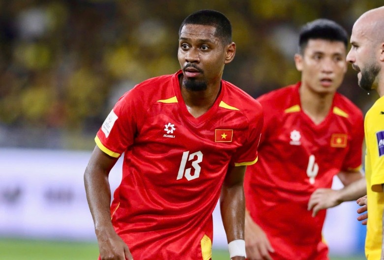 Tuyen Viet Nam thua dam Malaysia 0-4 hinh anh