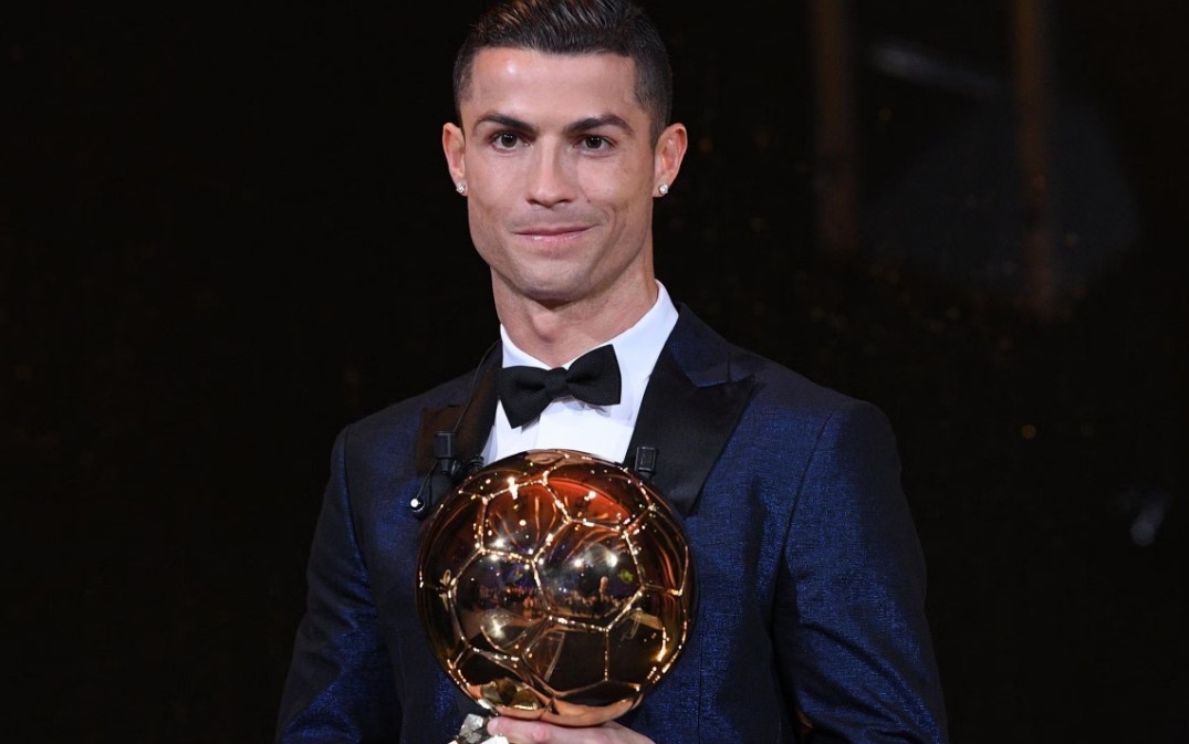 France Football sap trao Sieu Qua bong vang? hinh anh